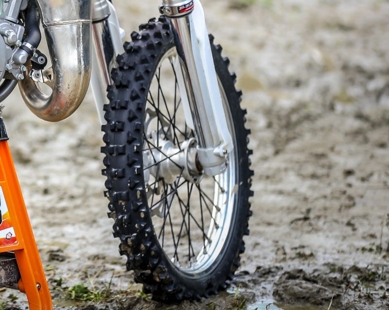 La police épingle un voleur de motocross