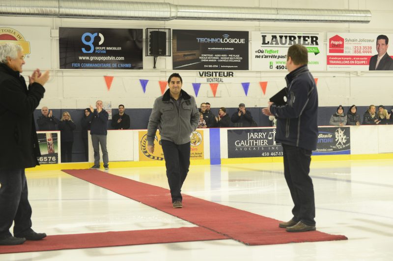 Un ancien du Tricolore à Beloeil : L’ancien défenseur du Canadien de Montréal, Francis Bouillon, a accepté d’occuper la présidence d’honneur de la 34 <V>e<V> édition du Tournoi Provincial bantam de Belœil. En 2017, les organisateurs réservent plusieurs nouveautés pour la 35e édition.