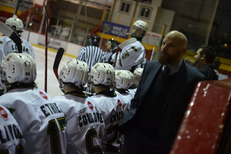 Un ancien du Tricolore à Beloeil : L’ancien défenseur du Canadien de Montréal, Francis Bouillon, a accepté d’occuper la présidence d’honneur de la 34 <V>e<V> édition du Tournoi Provincial bantam de Belœil. En 2017, les organisateurs réservent plusieurs nouveautés pour la 35e édition.