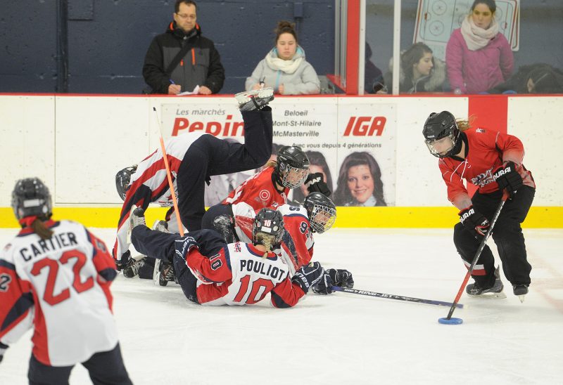 L'ambiance était à son comble, lors de la partie de la saison régulière de la Ligue Nationale de Ringuette (LNR) opposant La Rive-Sud contre Le Royal de Bourassa.