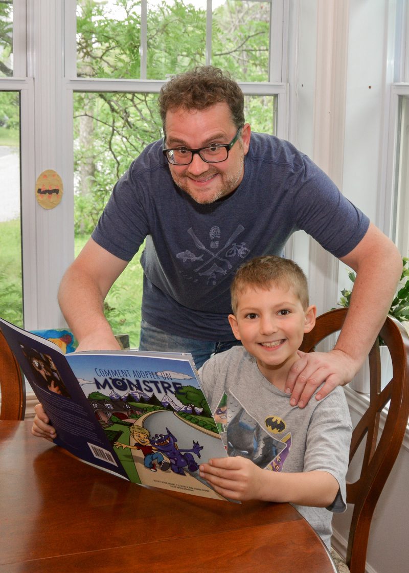 Comment adopter un monstre est basé sur l’imagination du jeune Noah-Alexandre Rotondo avec le soutien de son père, Edouard Rotondo. Photo: François LarivièreComment adopter un monstre est basé sur l’imagination du jeune Noah-Alexandre Rotondo avec le soutien de son père, Edouard Rotondo. Photo: François Larivière