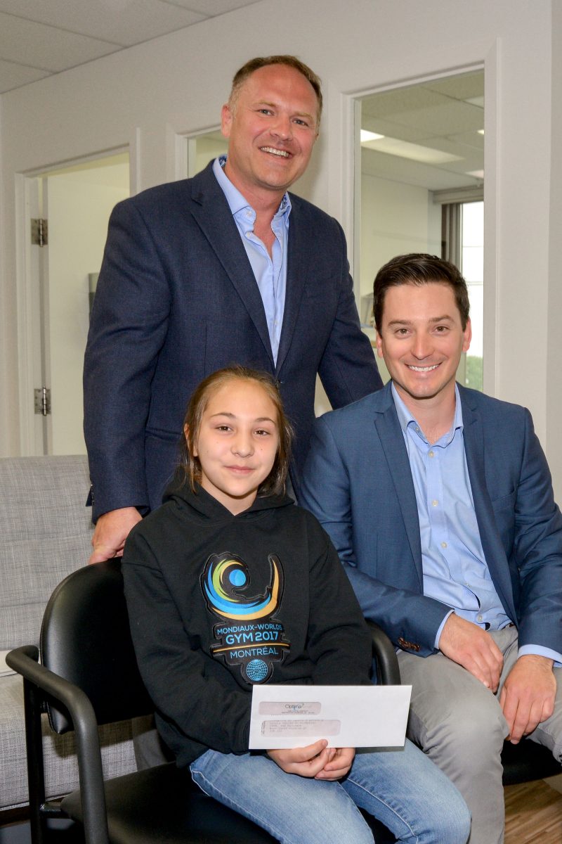 Toby Gauld et sa fille Gaëlle Lapointe-Gauld, en compagnie du député Simon Jolin-Barrette. Photo: François Larivière