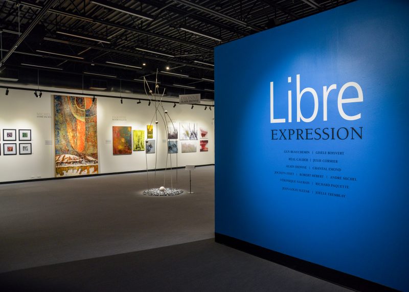 L’exposition Libre expression, présentée jusqu’au 4 octobre au Musée des beaux-arts de Mont-Saint-Hilaire, est une façon privilégiée d’« entrer dans l’univers de chaque artiste » qui y a participé, estime la directrice générale du musée, Chantal Millette. C’est aussi une belle façon de se rappeler que le talent ne manque pas à Mont-Saint-Hilaire.
Photo François Larivière | L’Œil Régional ©